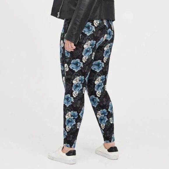 Torrid Pixie Skull Pants 1X Pull On Stretch Ponte Crop Whimsigoth Dark Floral - Picture 10 of 11